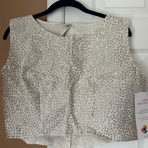 NWT Embroidered Net Pleated Lehenga in an Orange/Coral - Picture 4 of 12